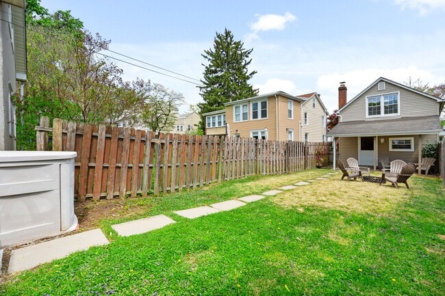 Building Photo - Charming Conshohocken Home | 2 Beds, 2 Baths, Finished Basement, Wine Cellar & 2 Parking Spaces