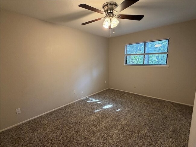 Building Photo - 802 Navidad St