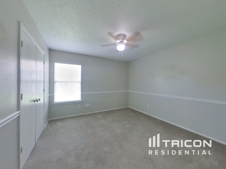 Building Photo - 2636 Peach Dr