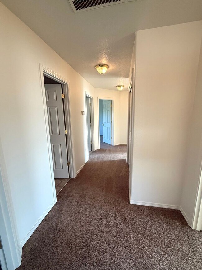 Building Photo - Spacious 4-Bedroom Rental Home in Prime Pa...
