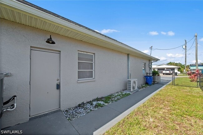 Building Photo - 7195 Reymoor Dr