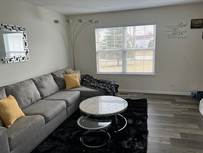 Building Photo - 1327 Fox Chase Dr