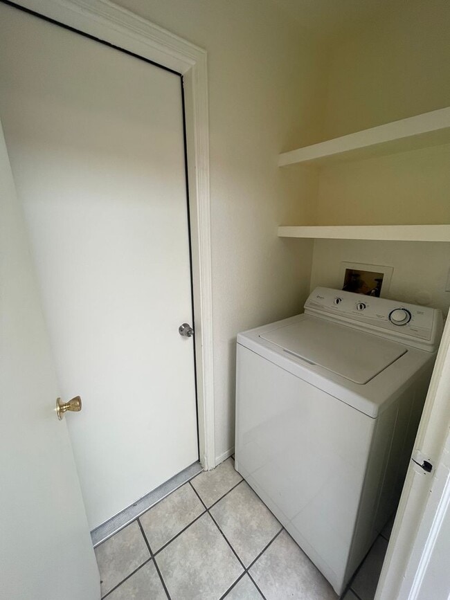 Building Photo - Charming 3-bedroom, 2-bathroom Home locate...