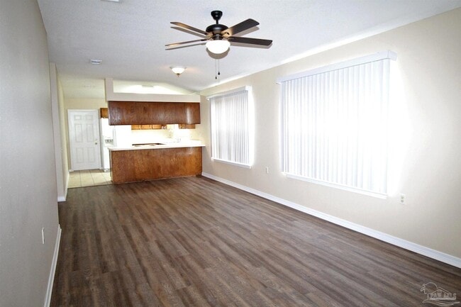 Building Photo - 130 Wildflower Ln