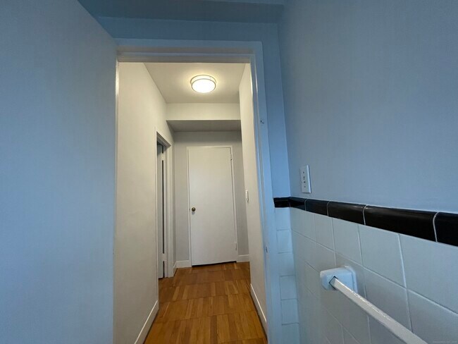 Building Photo - 230 Farmington Ave