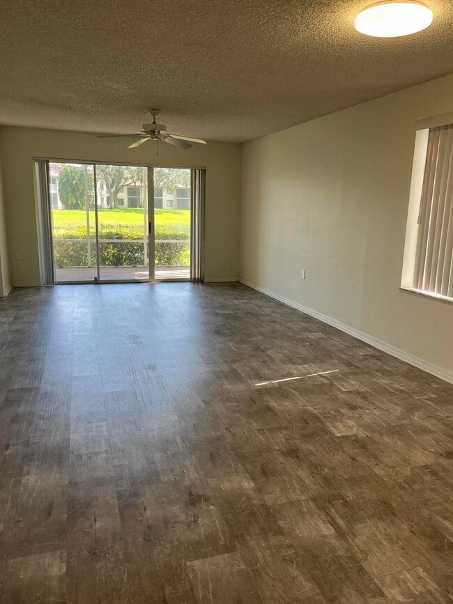Building Photo - 6104 Glenmoor Dr