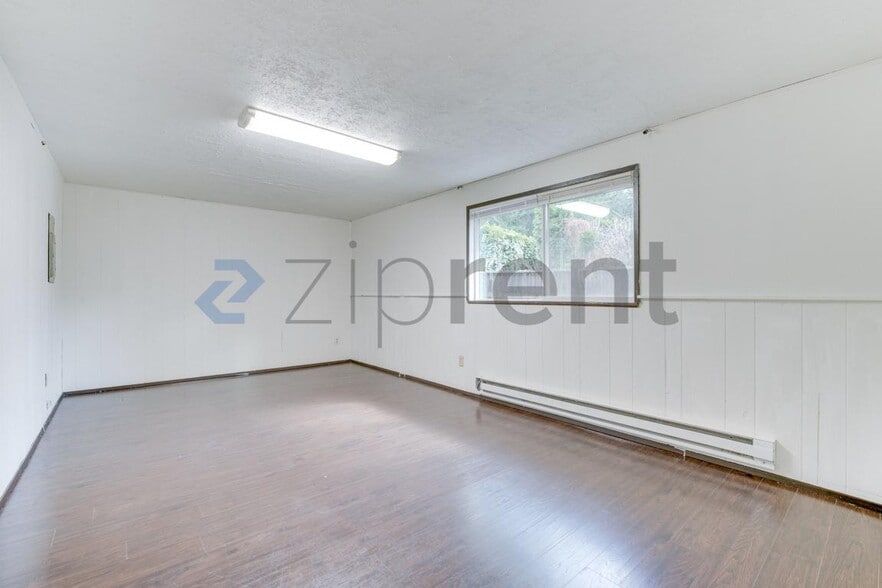 Building Photo - Unit A