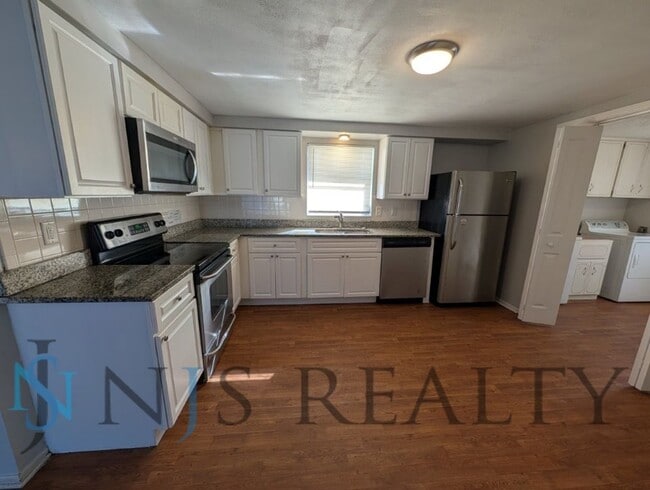 Building Photo - JUST REDUCED!!!  3/2/1 1508 Sq. Ft. LARGE Corner Lot home: Updated Kitchen & Baths, NEW paint, NE...