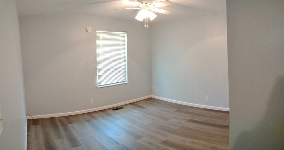 Guest room 2 - 529 Strawberry Hill Rd