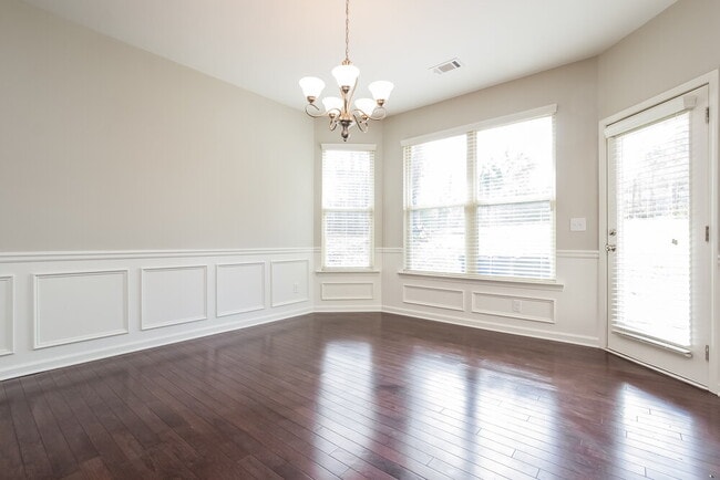 Building Photo - 5051 Saphire Ct