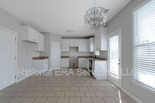 Building Photo - 50 Trinity Ln