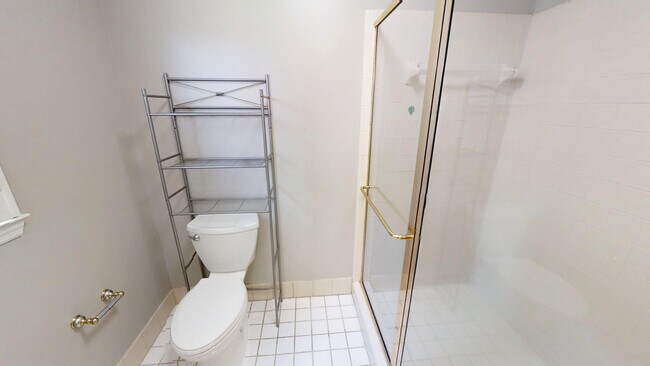 Building Photo - 4130 Knollcrest Cir N
