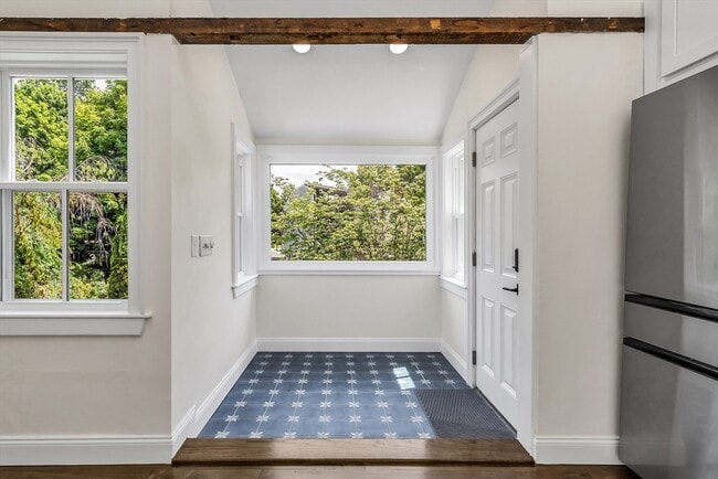 Building Photo - 20 Pickman St
