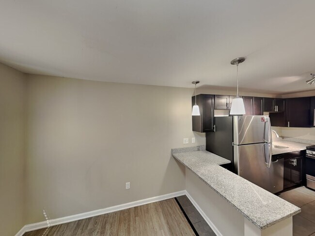 Building Photo - Lantern Square Apartments-B5