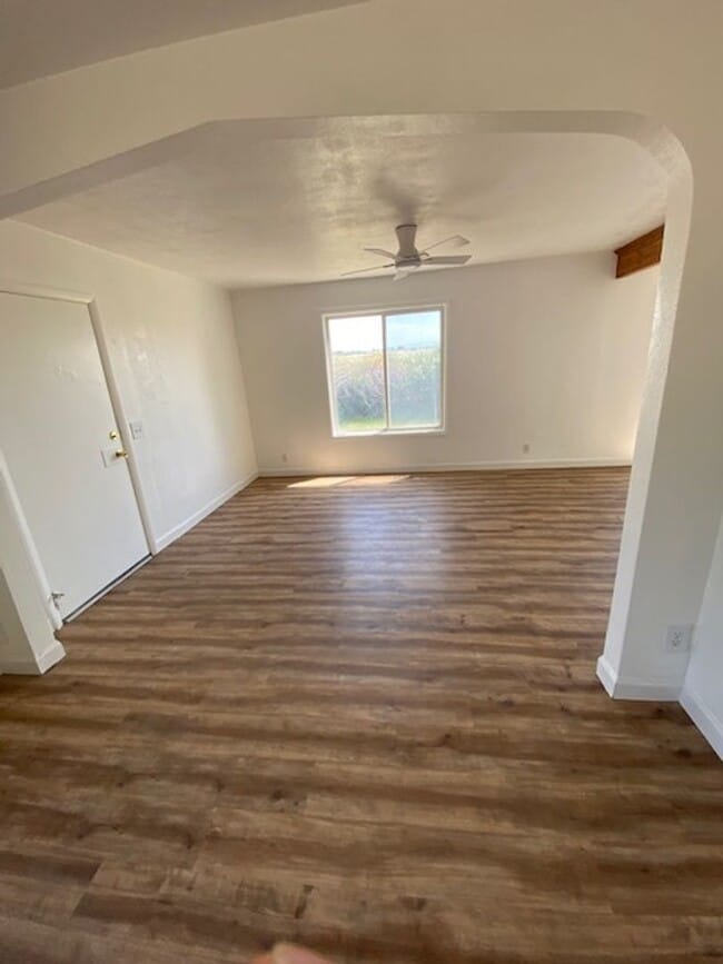 Building Photo - Home With Shop & Pasture!