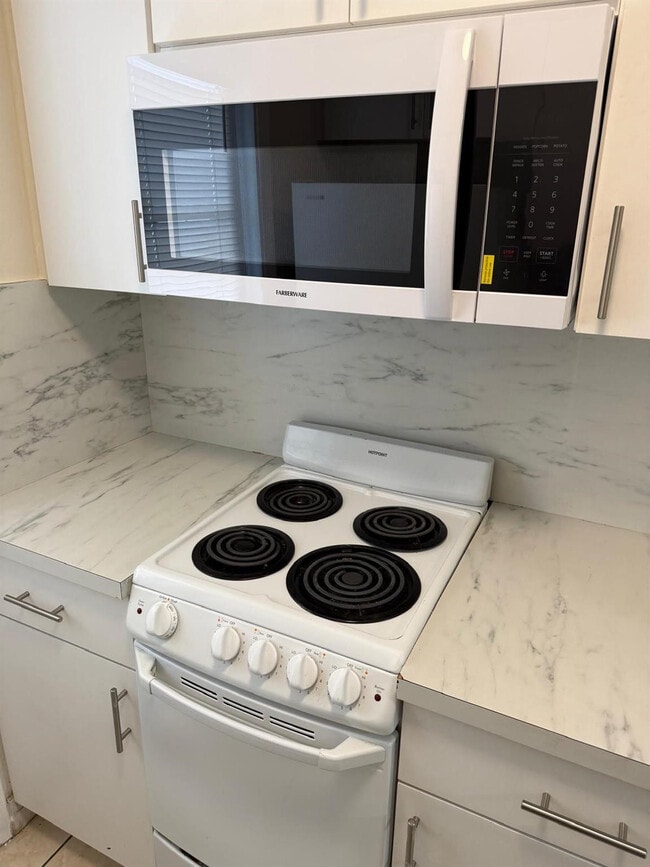 Building Photo - 101 SE 9th St