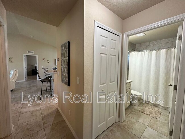 Building Photo - 2202 SE 8th St