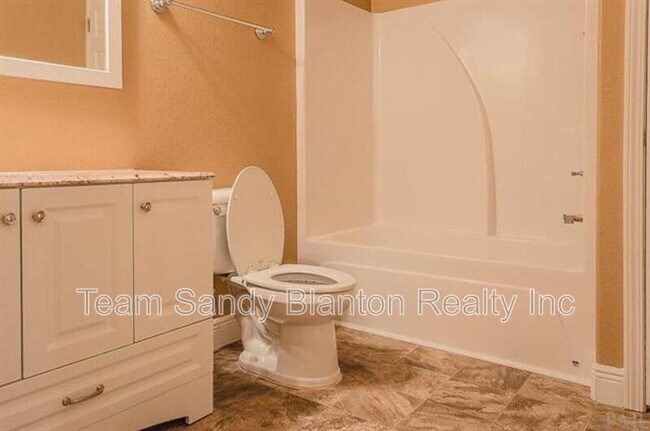 Building Photo - 542 S 72nd Ave