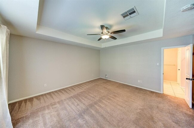 Building Photo - 402 Live Oak Ln