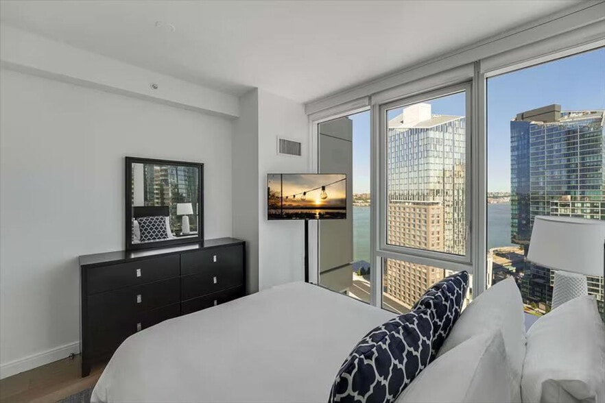 Building Photo - 625W W 57th St