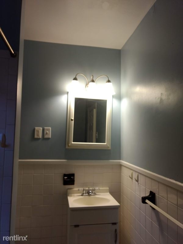 Building Photo - 22 School Ln