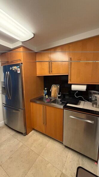 Building Photo - 6365 Collins Ave