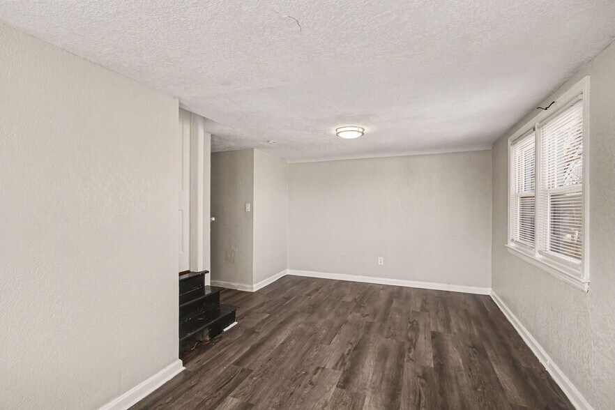 Building Photo - 6230 Agnes Ave