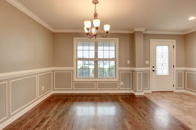 Building Photo - Executive Home on Cul de sac off exit 8.  Hurry.