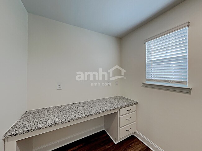 Building Photo - 1018 Bentley Pl
