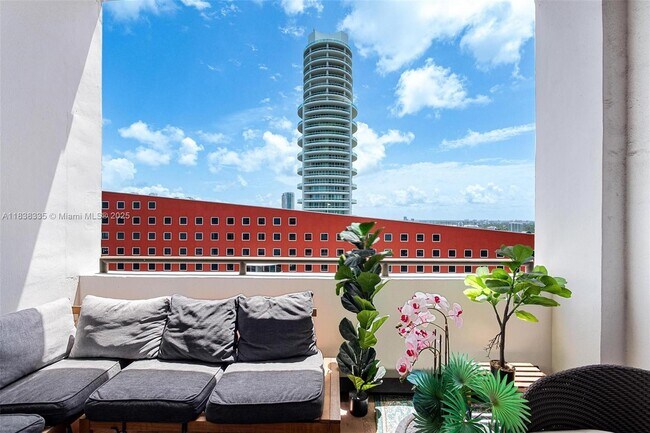 Building Photo - 1581 Brickell Ave