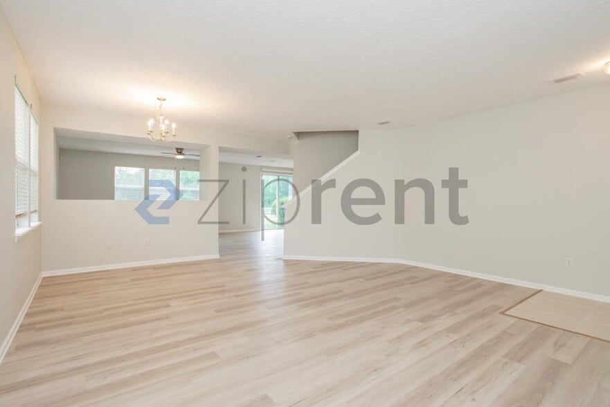 Building Photo - Unit