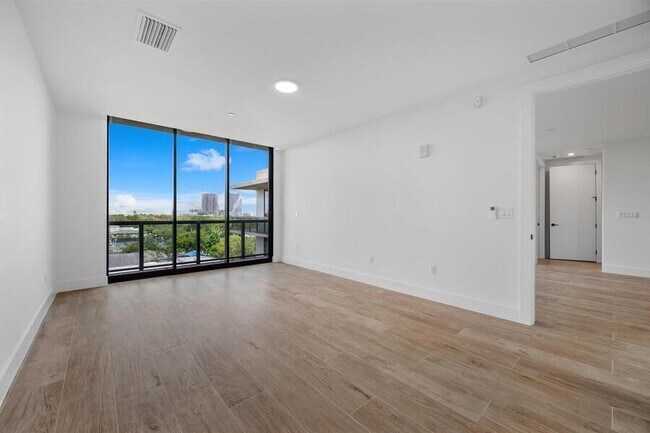 Building Photo - 3034 Oak Ave