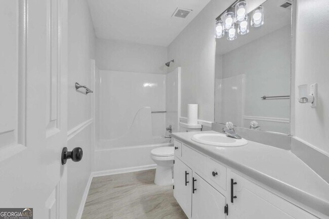 Building Photo - 250 Meadow View Dr