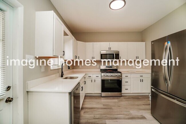 Building Photo - Spacious 3 Bed 2 Bath in McKees Rocks