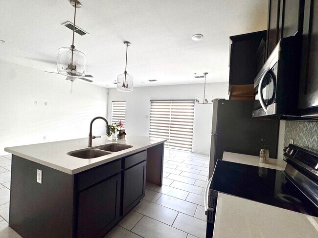 Building Photo - 9915 Borna Dr