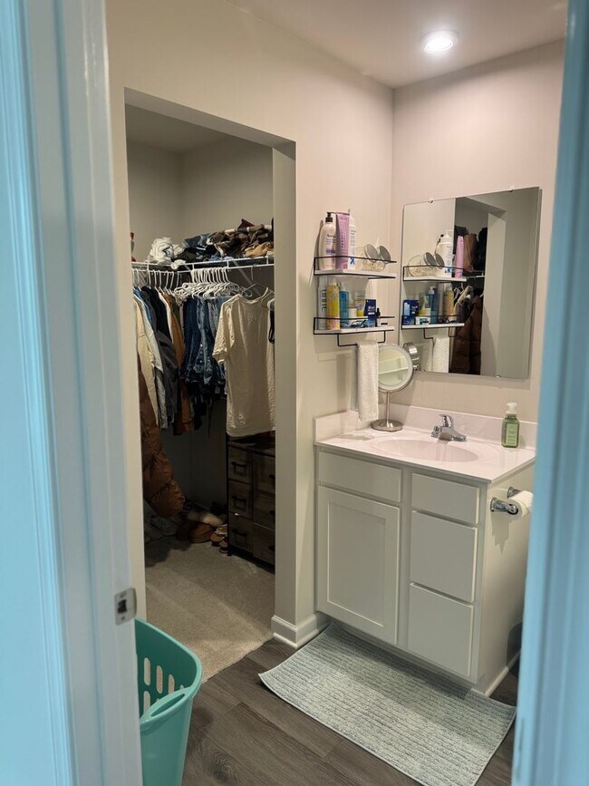 Building Photo - Furnished or Unfurnished Townhome