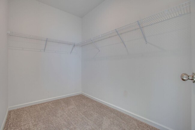 Building Photo - ***ASK ABOUT OUR FREE RENT SPECIAL (with a...