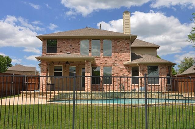 Building Photo - 3812 Lakeway Dr