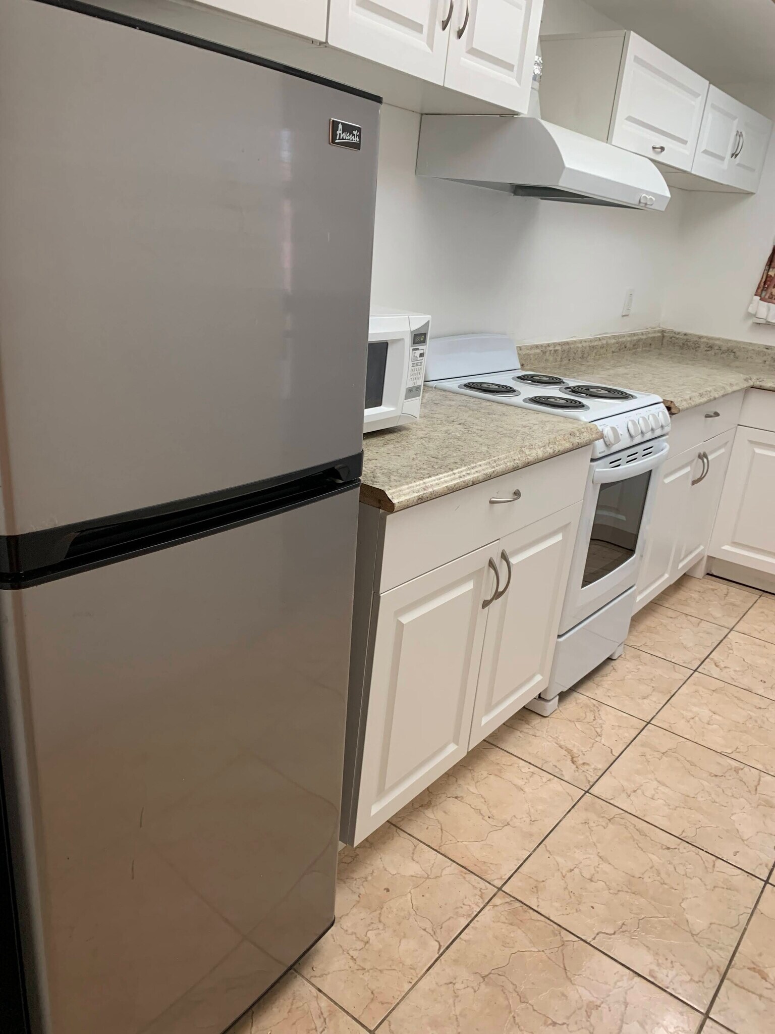 Building Photo - 180 NE 12th Ave