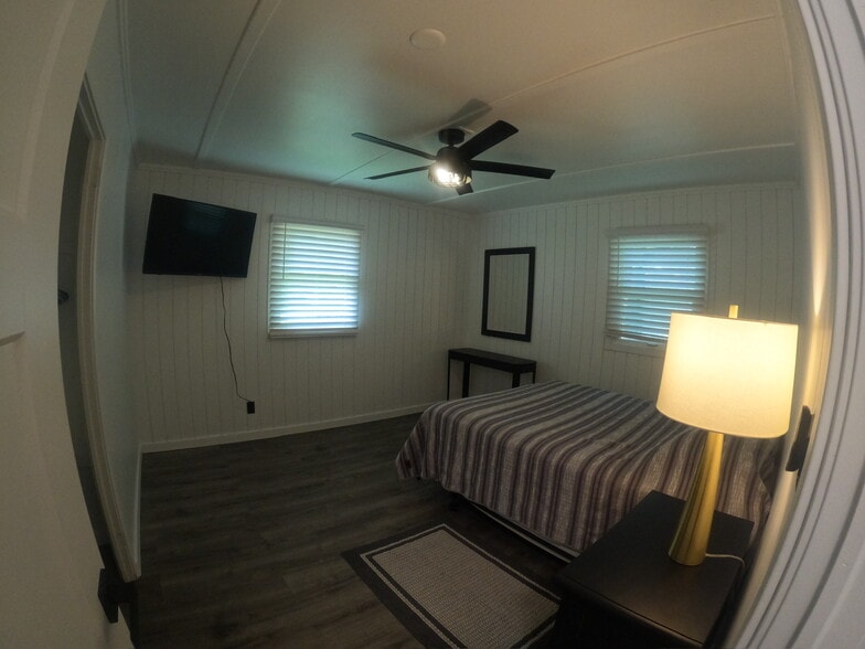 Building Photo - 937 Avenue B