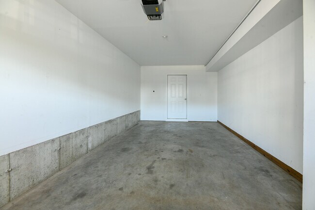 Building Photo - 448 New Haven Ave