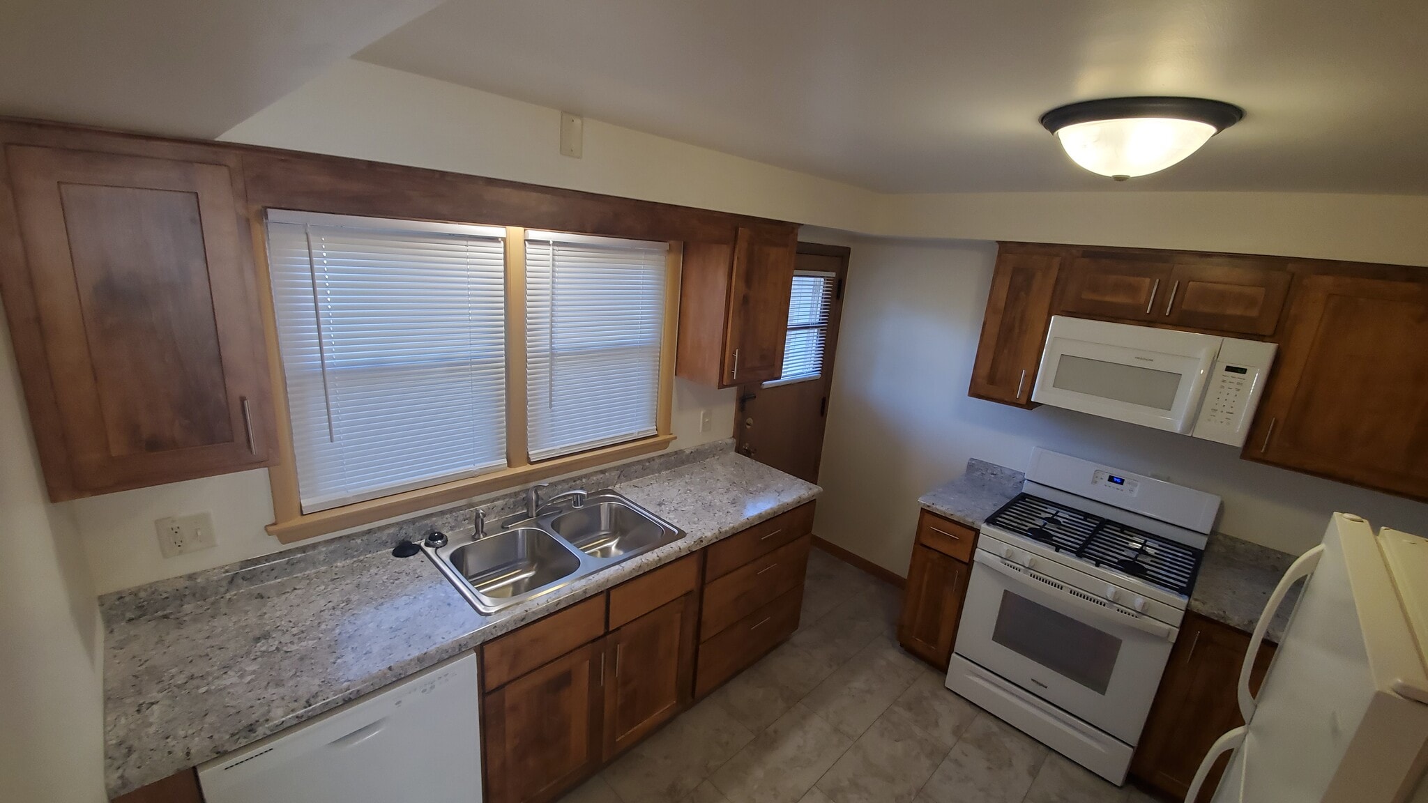 Building Photo - 902 S Brooks St