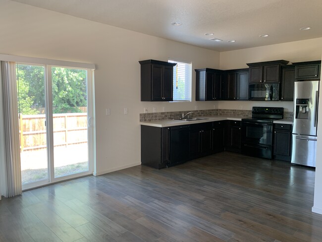 Building Photo - 12884 NE 58th St