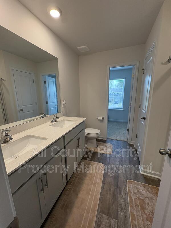 Building Photo - 3803 Falcon Ct