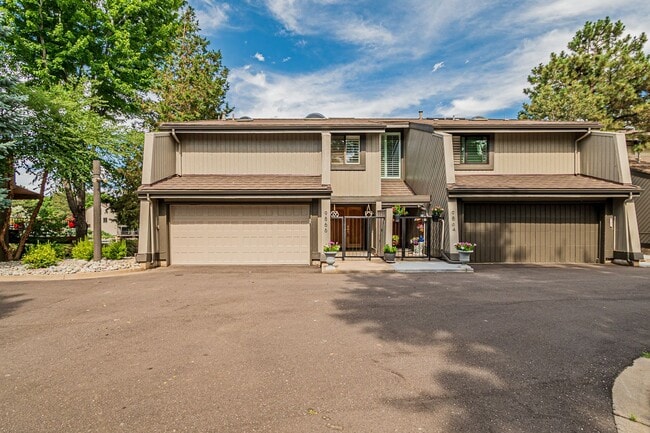 Building Photo - 9866 E Maplewood Cir