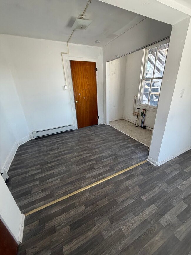 Building Photo - 49 S Front St