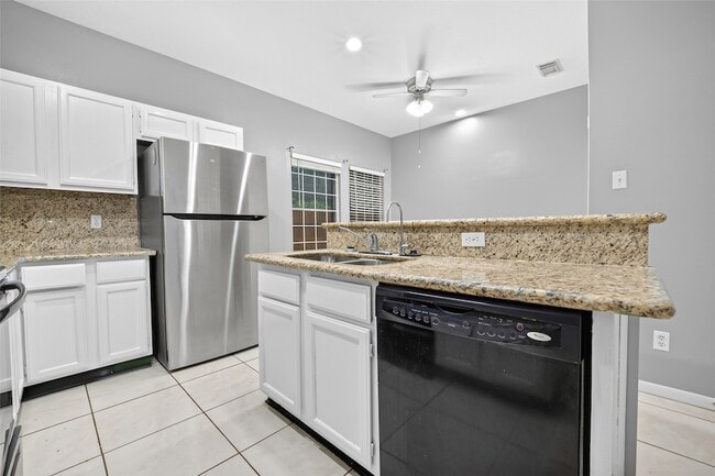 Building Photo - 13607 Sable Ln