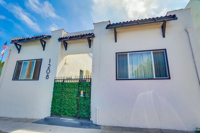 Building Photo - 1208 Daisy Ave