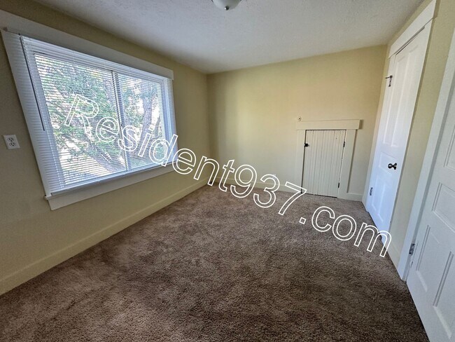 Building Photo - 2 Bed 2 Bath home