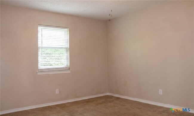 Building Photo - 211 E Hogan Dr
